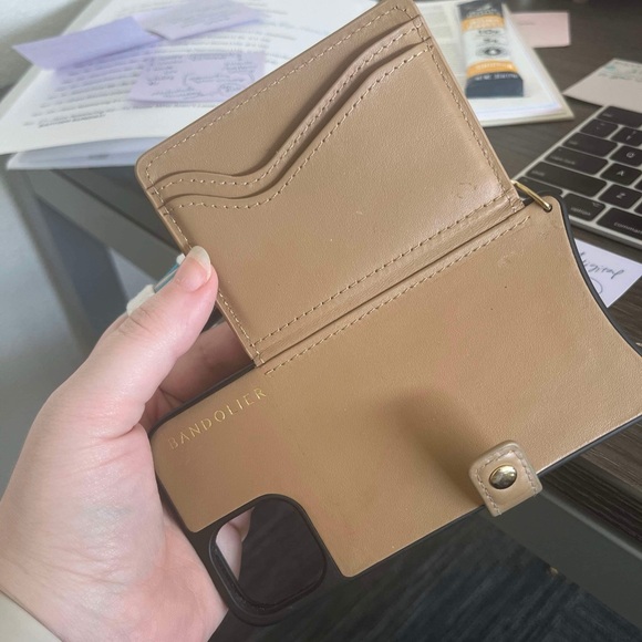 Bandolier Mila MagSafe + expanded pouch - Picture 10 of 14